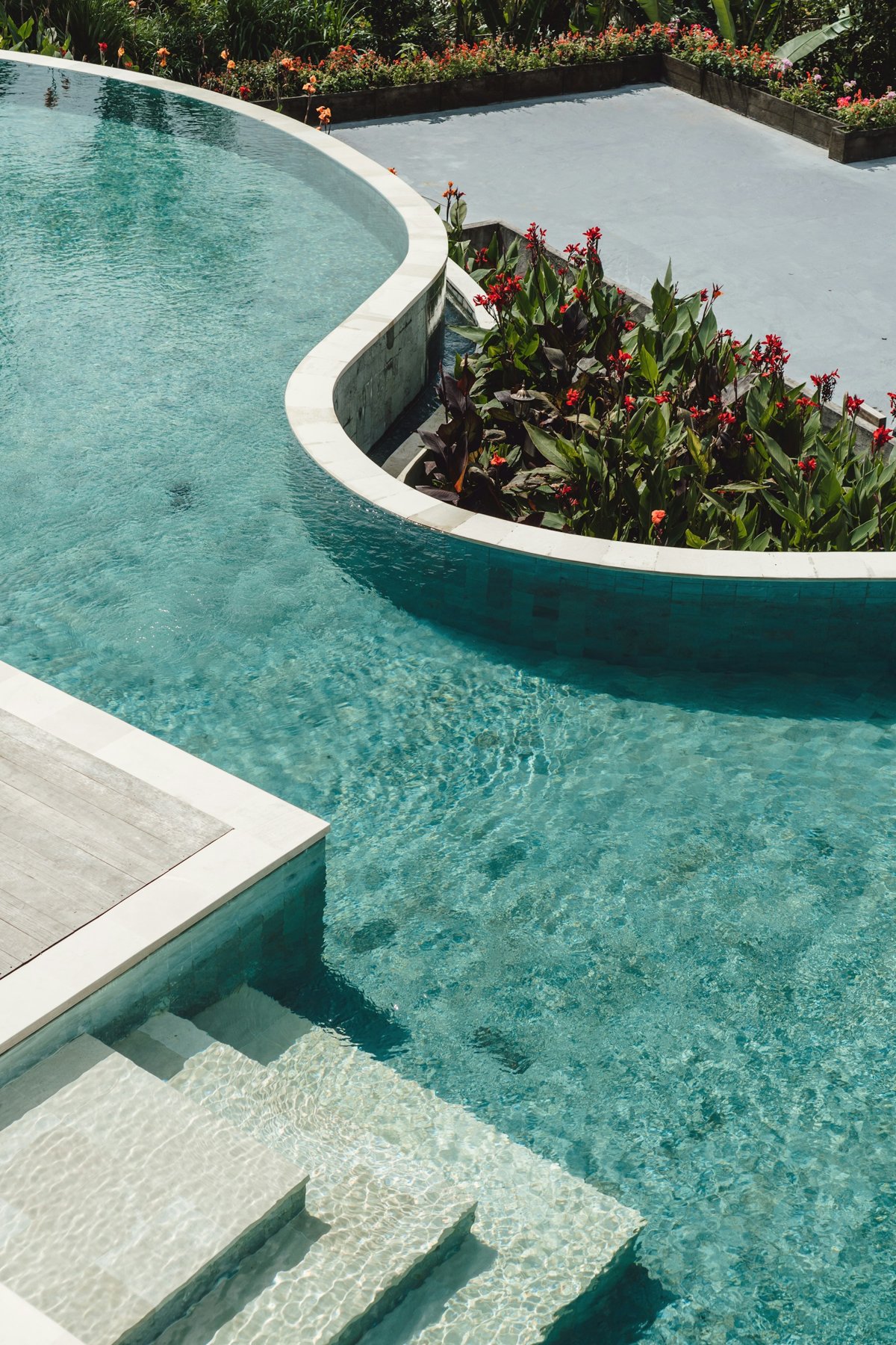 BlueHaven Pools: Klares Wasser. Entspannte Tage.
